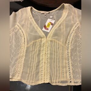 Chelsea & Violet Cream Fitted Short Sleeve Blouse